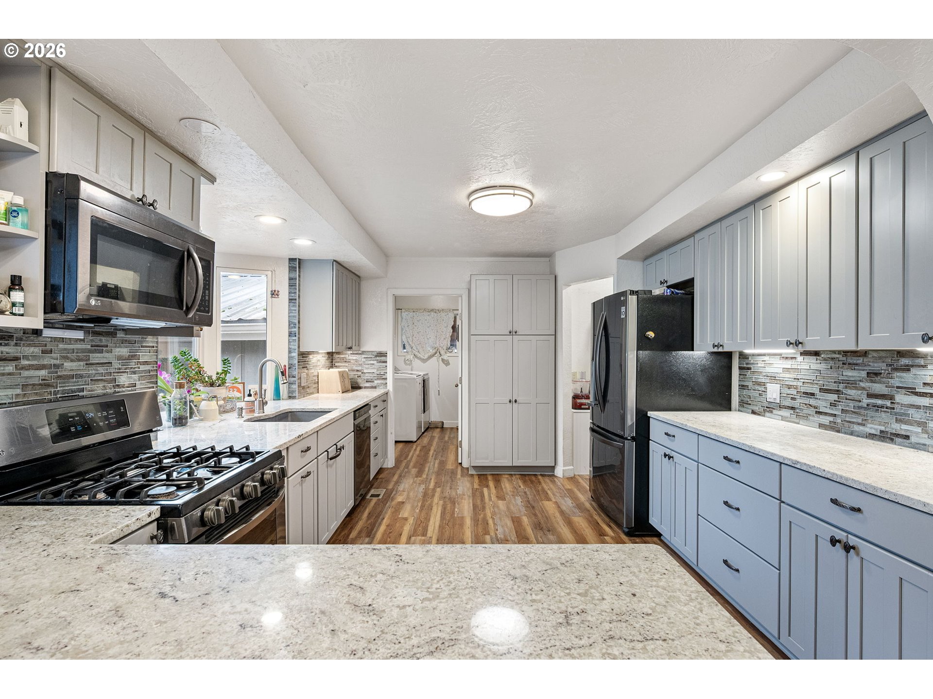 808 North 10th Street Cottage Grove, OR 97424 - Photo 10 of 34