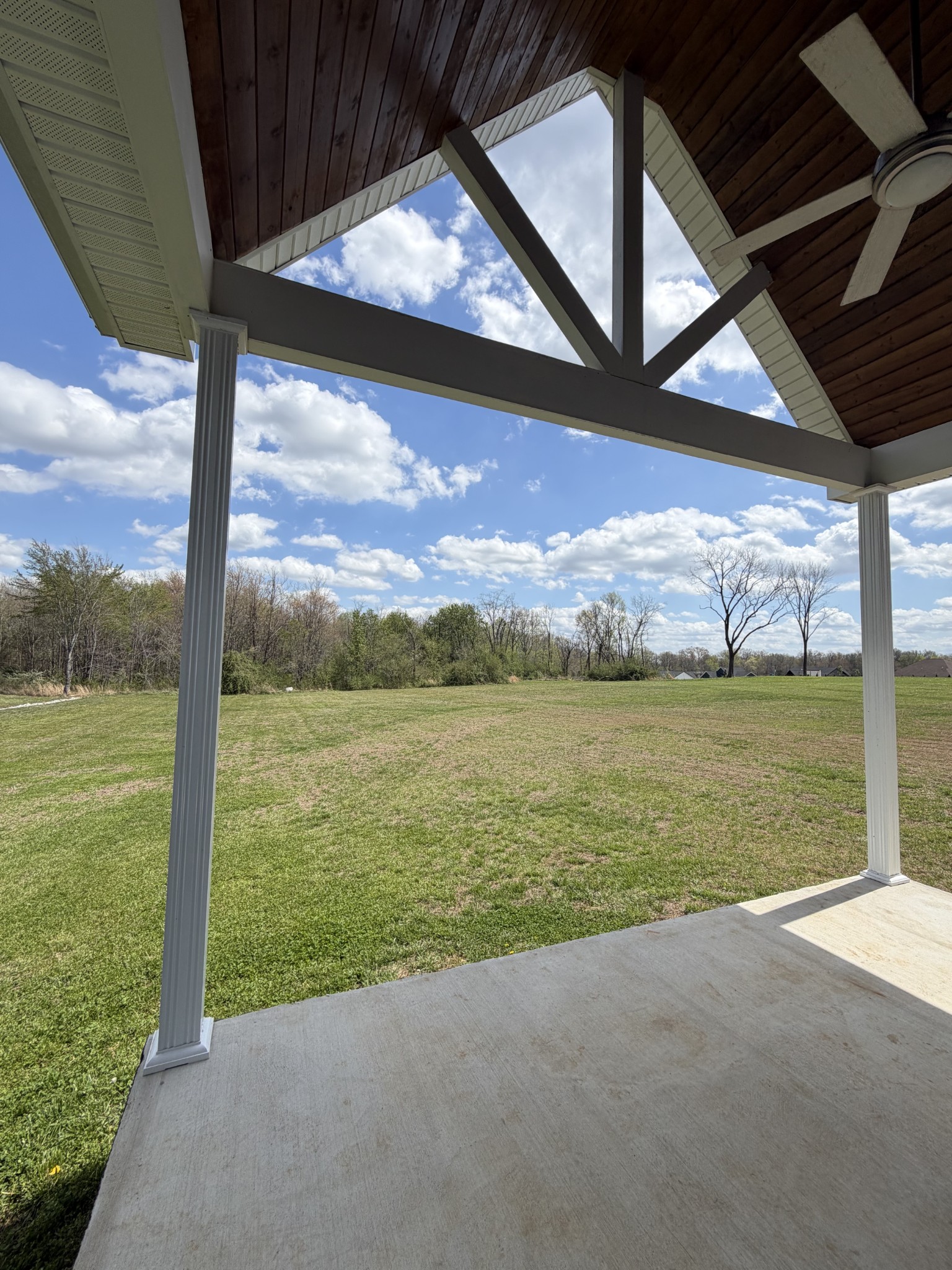 442 Bill Fuson Road McMinnville, TN 37110 - Photo 17 of 29 a view of an ocean from a balcony