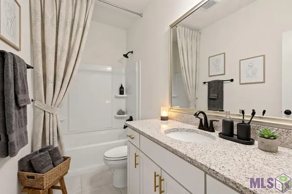 $339,000 | 16103 Knoll Crk Avenue, Baton Rouge, LA 70817