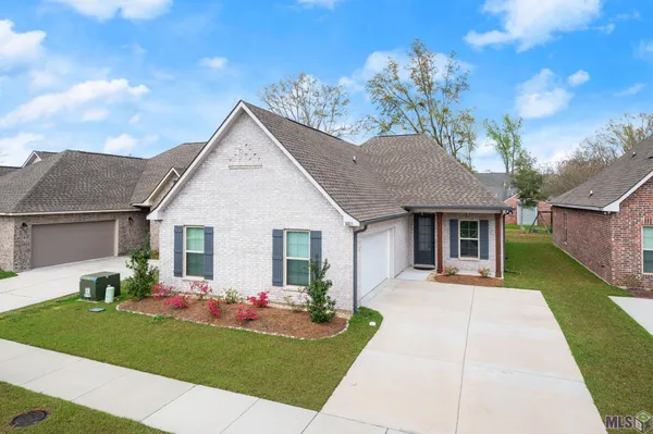 $339,000 | 16103 Knoll Crk Avenue, Baton Rouge, LA 70817
