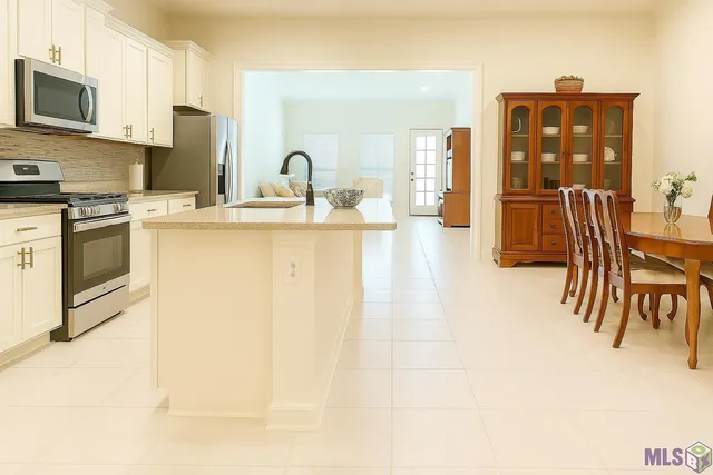 $343,000 | 16103 Knoll Crk Avenue, Baton Rouge, LA 70817