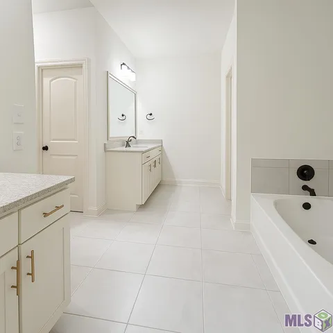 $343,000 | 16103 Knoll Crk Avenue, Baton Rouge, LA 70817