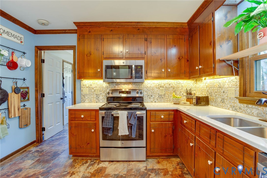 12930 Donegal Drive Chesterfield, VA 23832 - Photo 11 of 43 a kitchen with stainless steel appliances granite countertop a stove a sink and a refrigerator