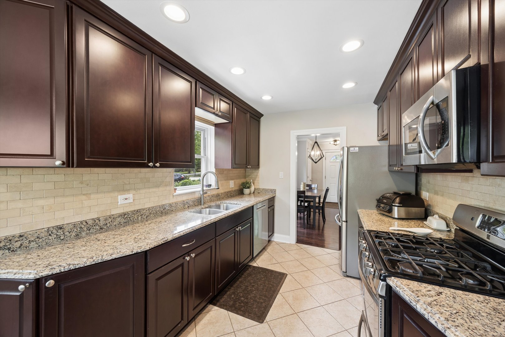 5949 Dunham Road Downers Grove, IL 60516 - Photo 8 of 26
