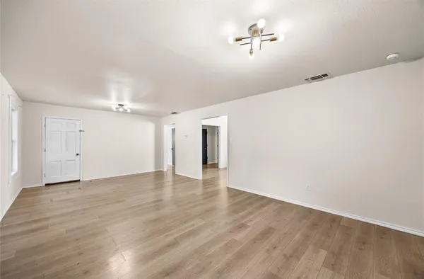 $2,100 | 905 McKinney Avenue, Princeton, TX 75407