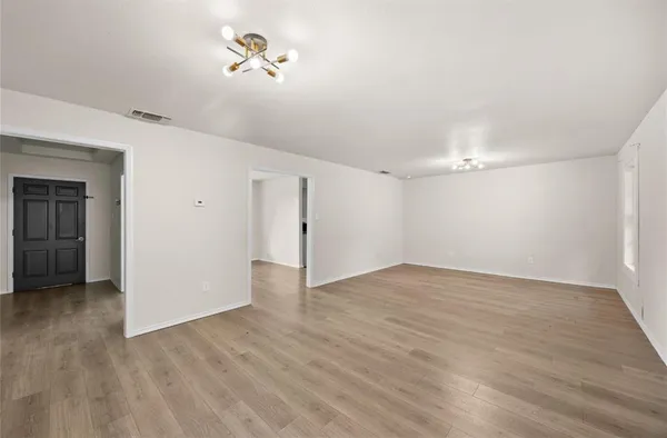 $2,100 | 905 McKinney Avenue, Princeton, TX 75407