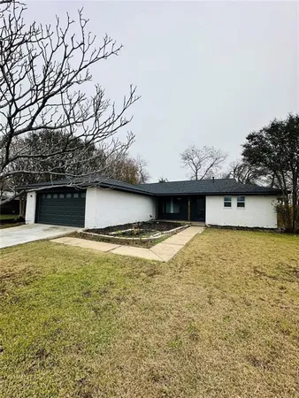 $2,100 | 905 McKinney Avenue, Princeton, TX 75407