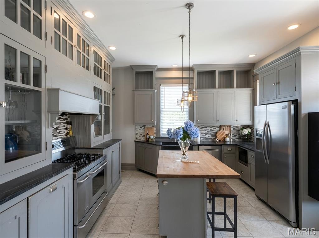 116 West Henry Street Staunton, IL 62088 - Photo 16 of 48