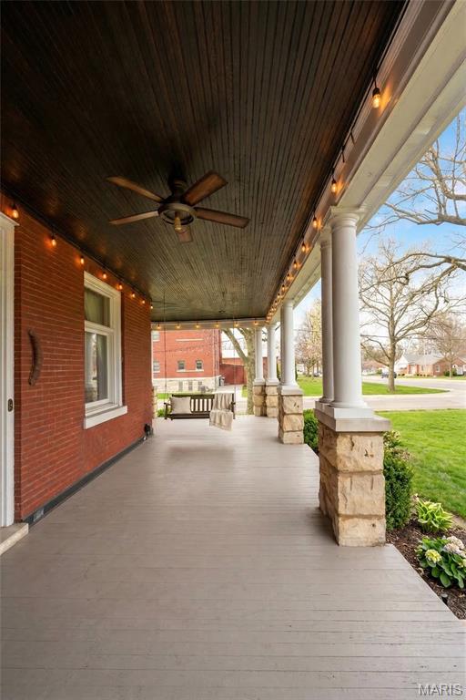 116 West Henry Street Staunton, IL 62088 - Photo 2 of 48