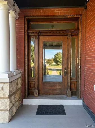 $559,000 | 116 West Henry Street, Staunton, IL 62088
