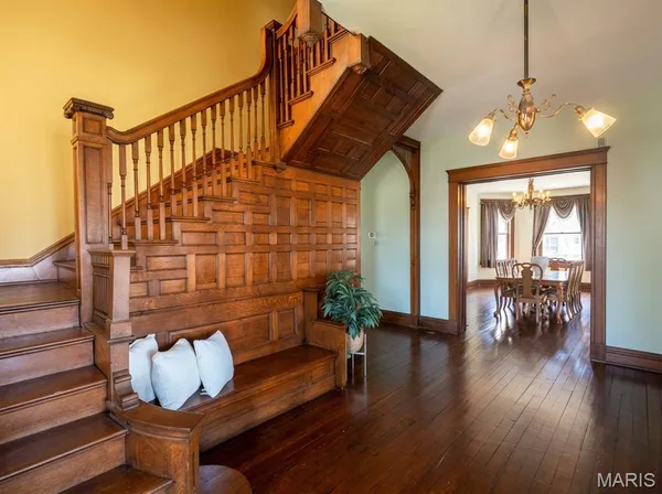 $559,000 | 116 West Henry Street, Staunton, IL 62088