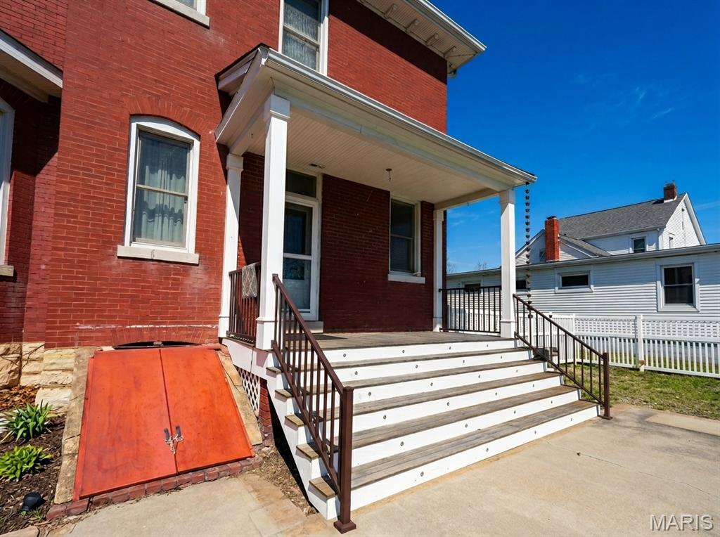 116 West Henry Street Staunton, IL 62088 - Photo 43 of 48