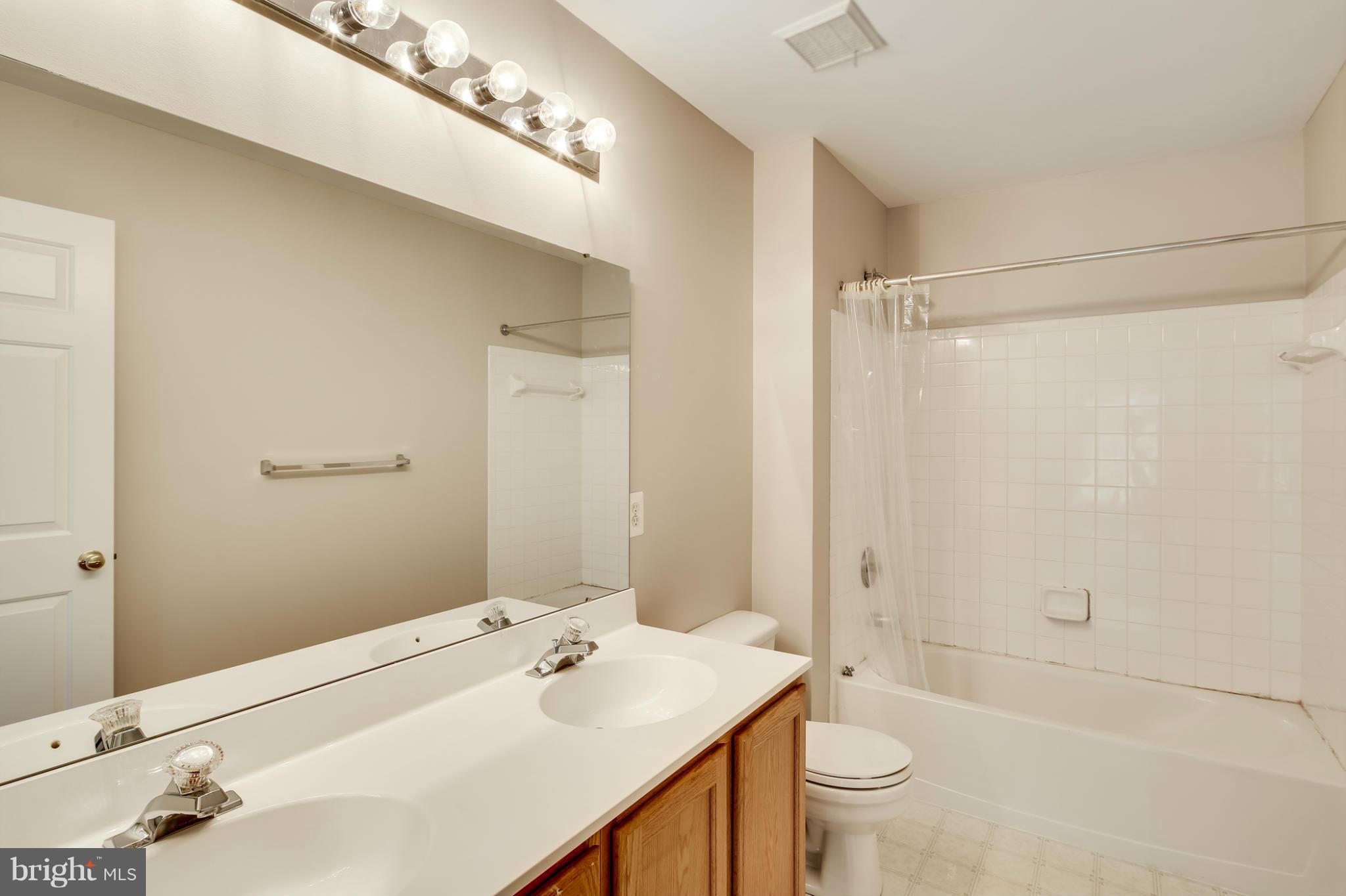 7675 Swallow Road Sykesville, MD 21784 - Photo 16 of 30 Bath (Master)
