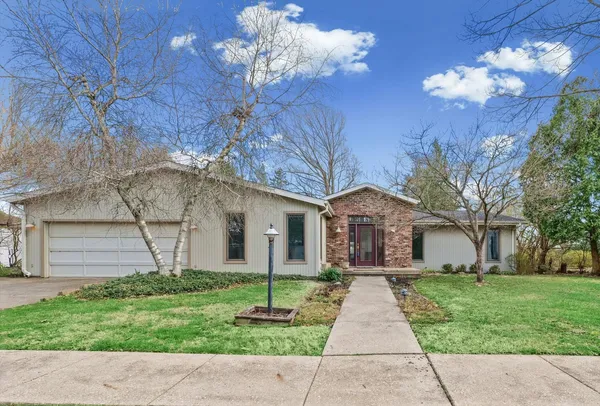 $449,900 | 205 East Sherwin Circle, Urbana, IL 61802