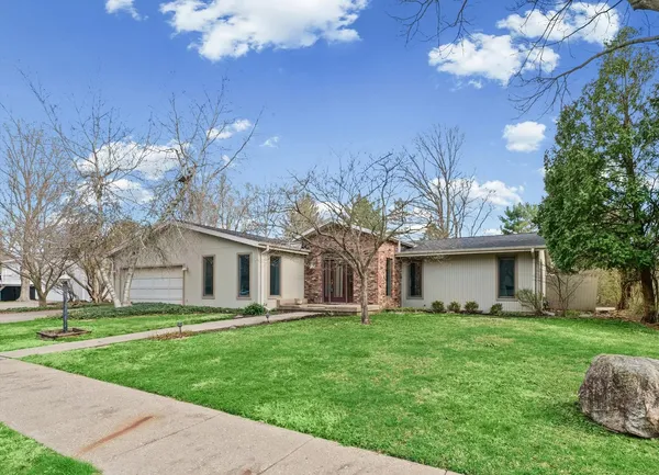 $449,900 | 205 East Sherwin Circle, Urbana, IL 61802