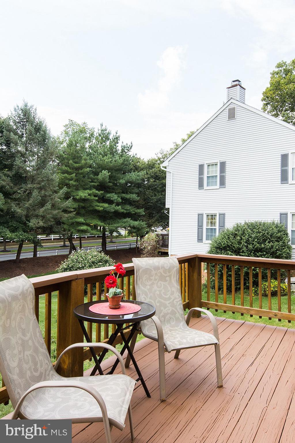 37 Greythorne Road Lancaster, PA 17603 - Photo 18 of 48 Upper Deck.