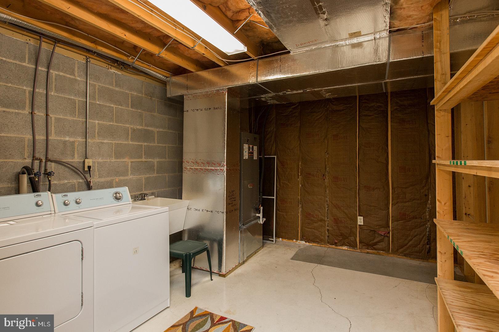 37 Greythorne Road Lancaster, PA 17603 - Photo 38 of 48 Washer and Dryer included!