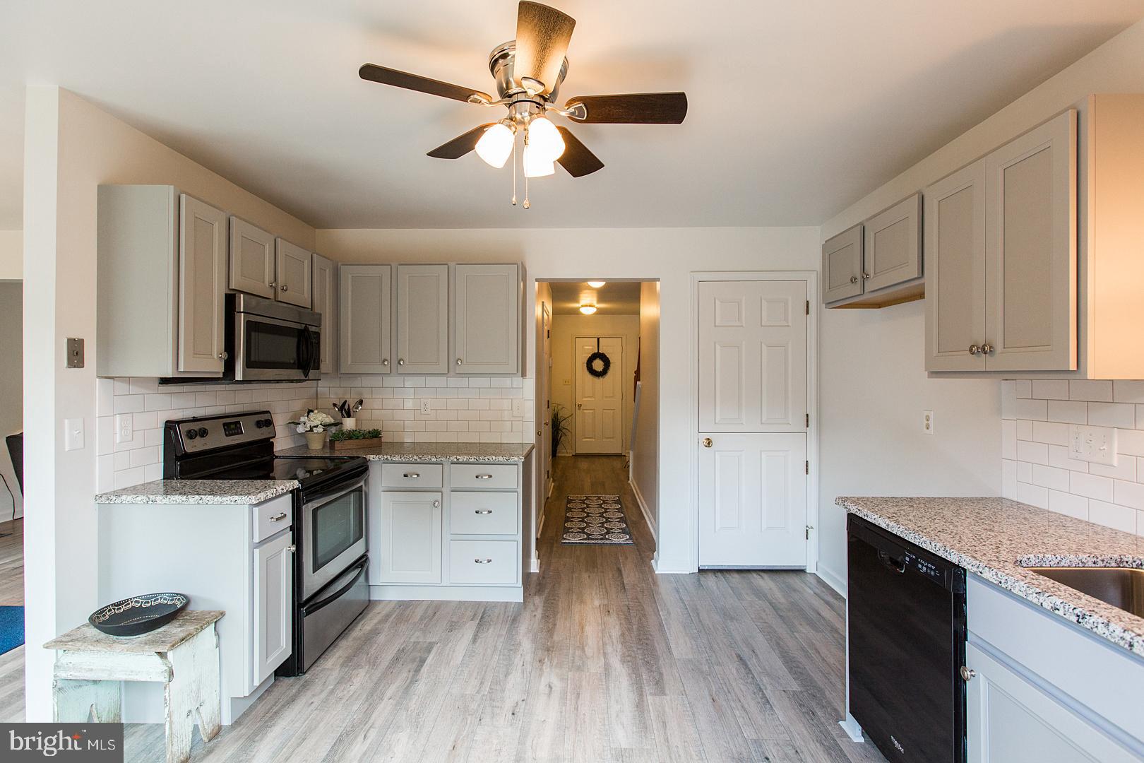 37 Greythorne Road Lancaster, PA 17603 - Photo 8 of 48 Updated Kitchen.