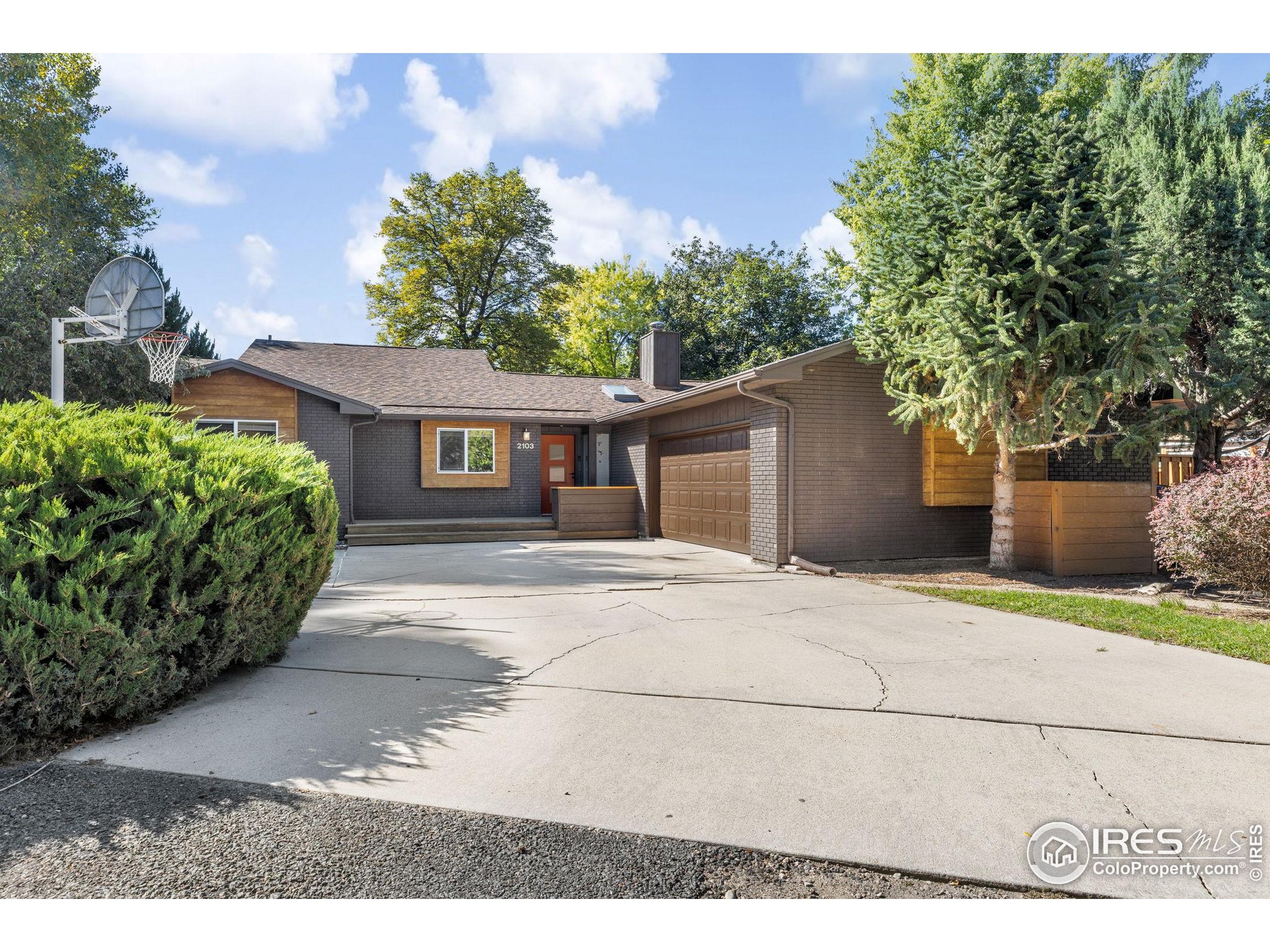 2103 Rangeview Lane Longmont, CO 80501 - Photo 2 of 47