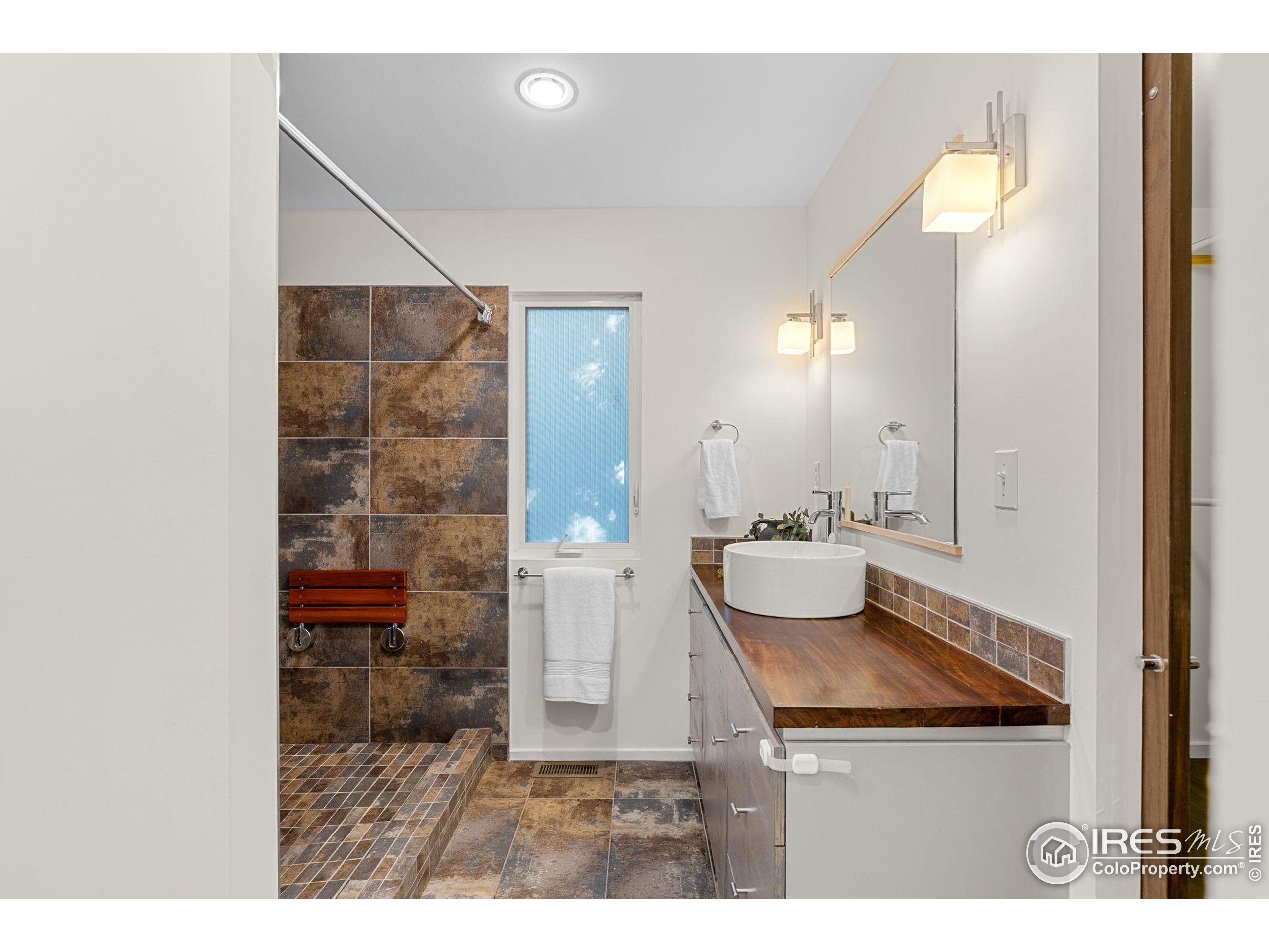 2103 Rangeview Lane Longmont, CO 80501 - Photo 22 of 47