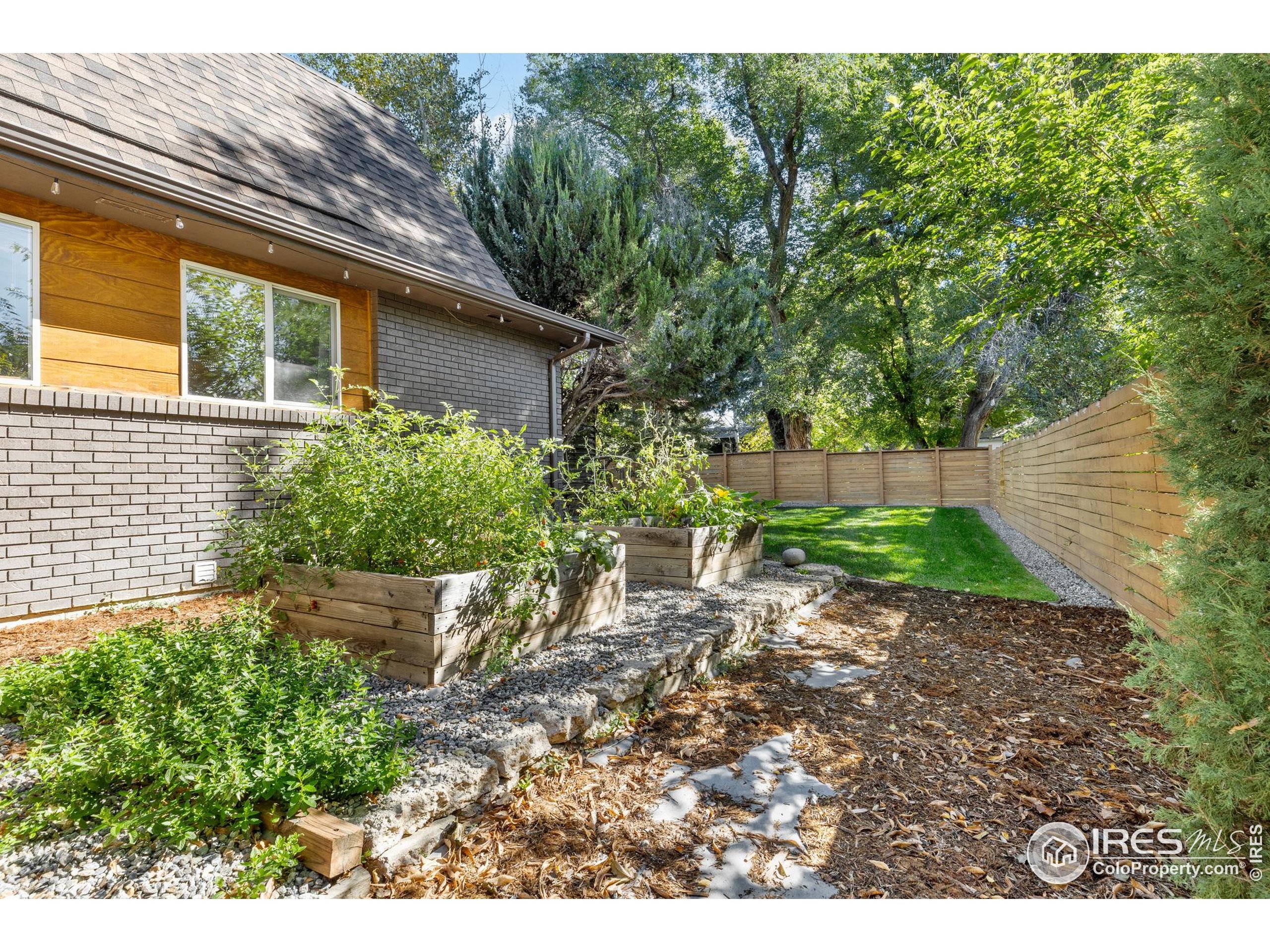 2103 Rangeview Lane Longmont, CO 80501 - Photo 35 of 47