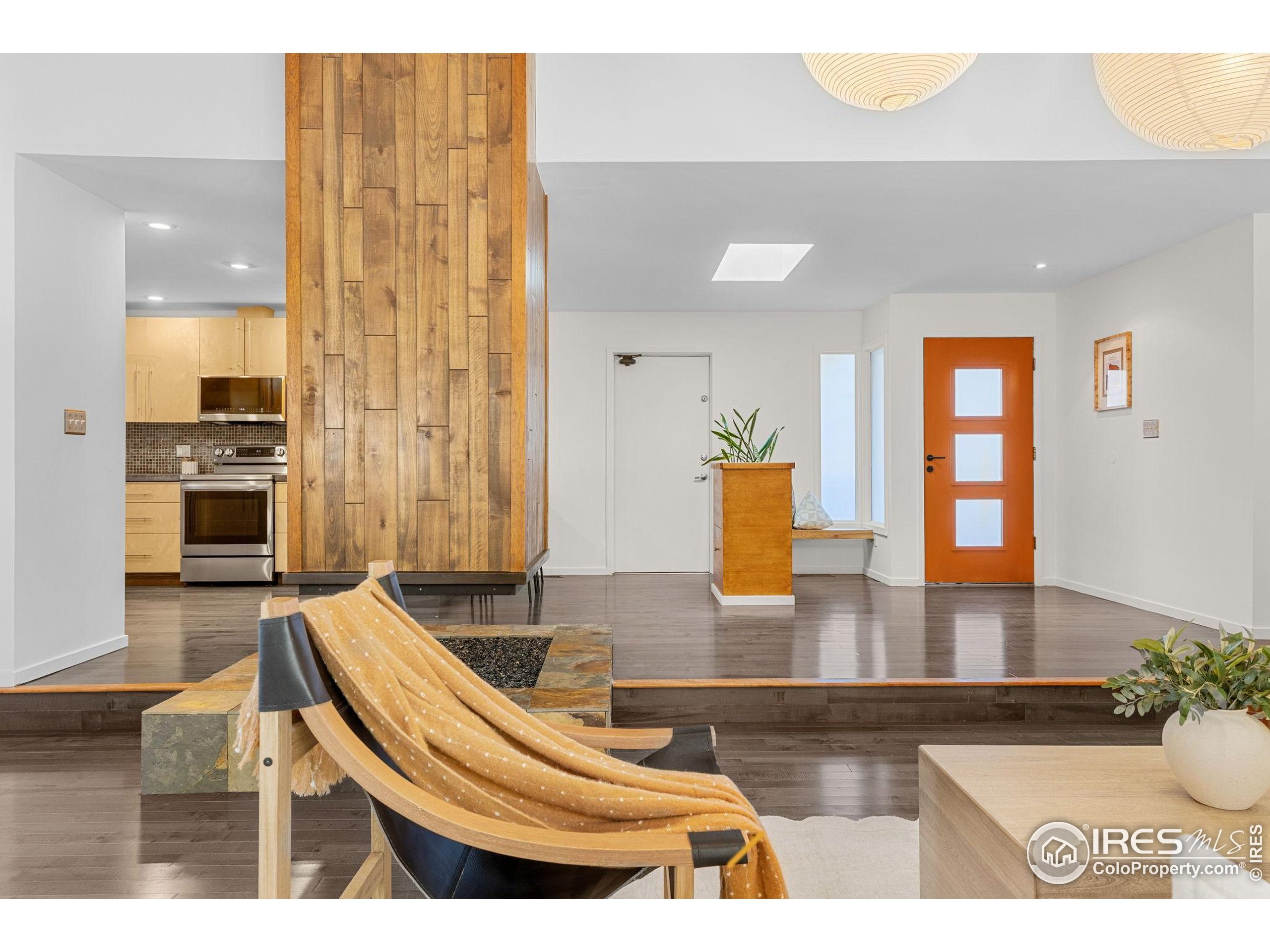 2103 Rangeview Lane Longmont, CO 80501 - Photo 4 of 47