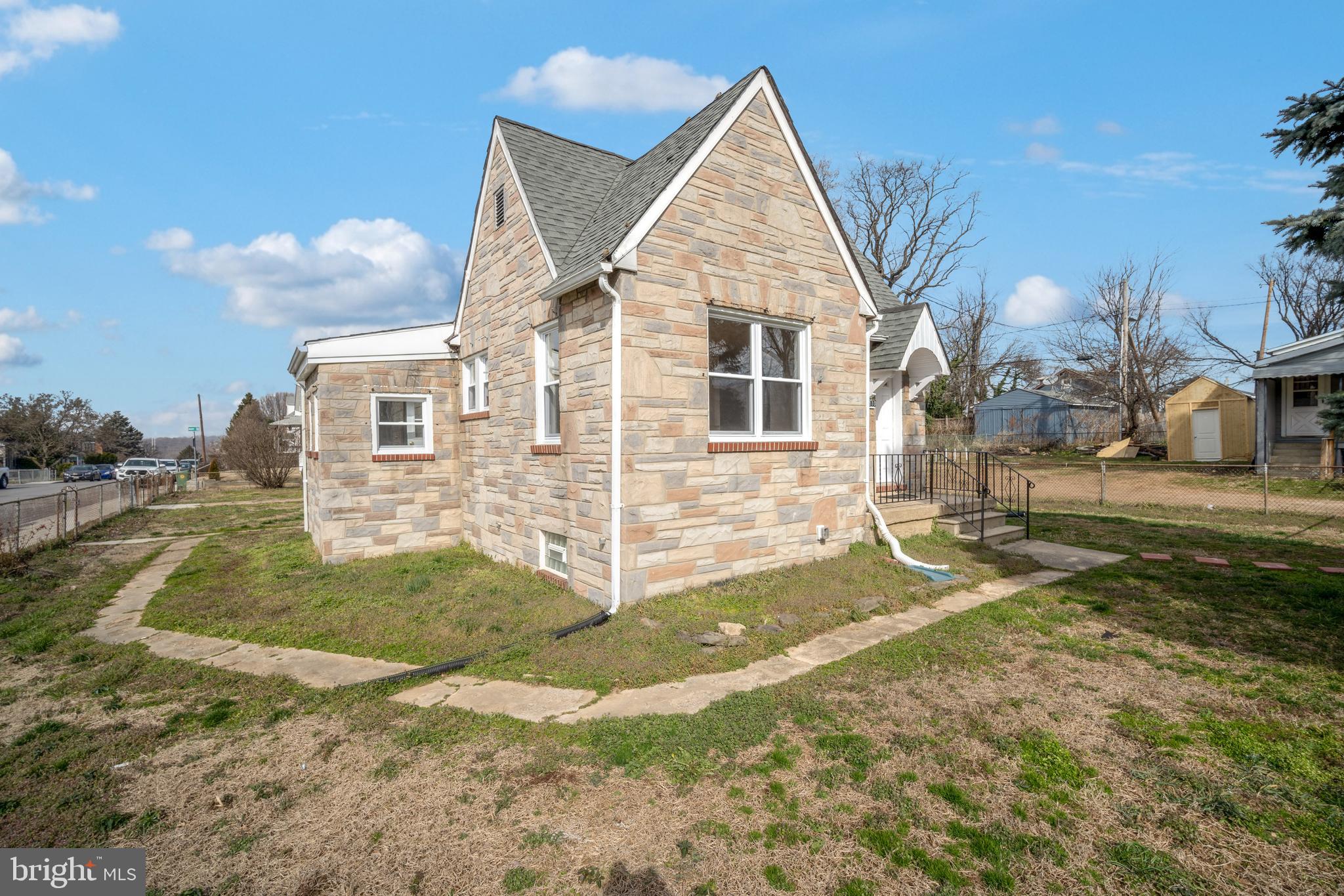 4110 Belle Grove Road Baltimore, MD 21225 - Photo 29 of 34 Front corner of house