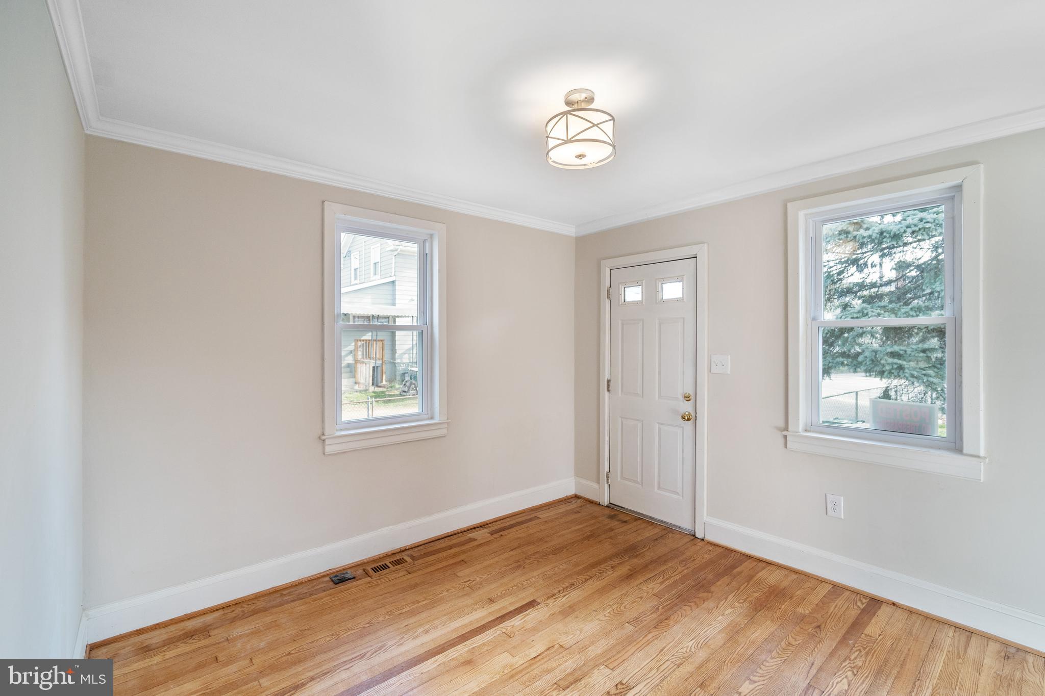 4110 Belle Grove Road Baltimore, MD 21225 - Photo 4 of 34 Cozy living room