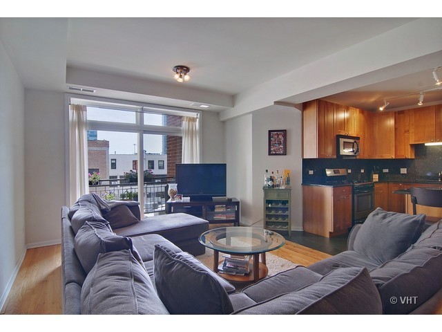 657 West Fulton Street, Unit 501 Chicago, IL 60661 - Photo 3 of 11 a living room with furniture and a table