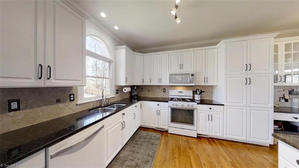 4861 Hearthstone Road Clemmons, NC 27012 - Photo 8 of 26 Gallery Image 8