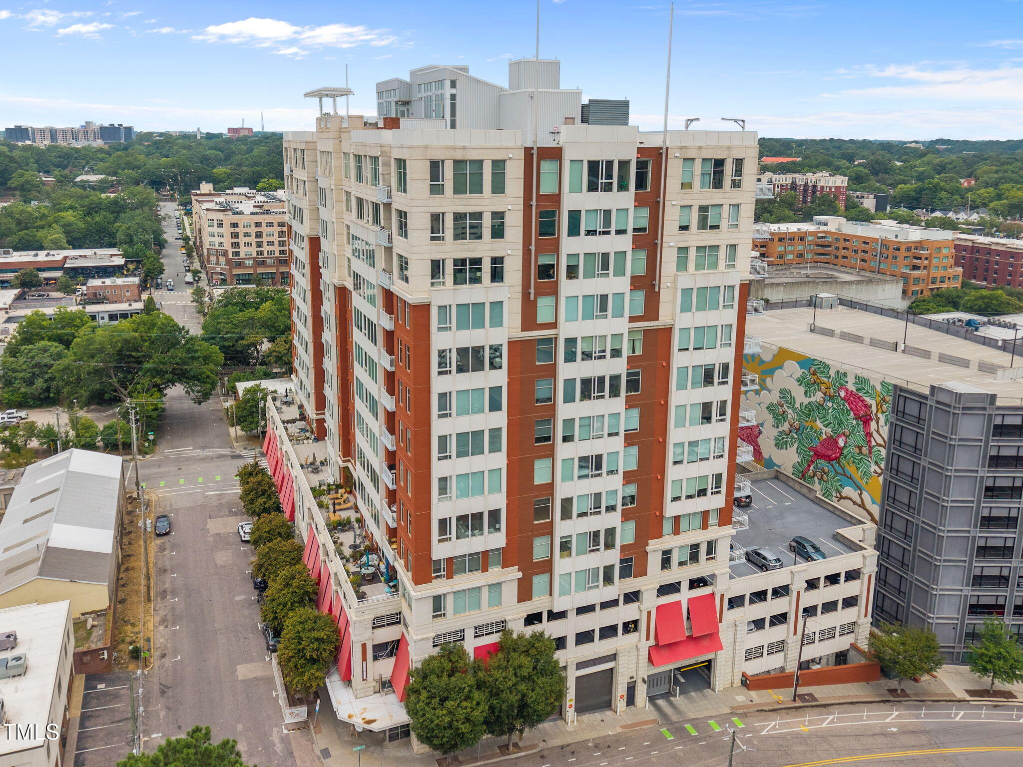 400 West North Street, Unit 1028 Raleigh, NC 27603 - Photo 22 of 37 a front view of a multi story building