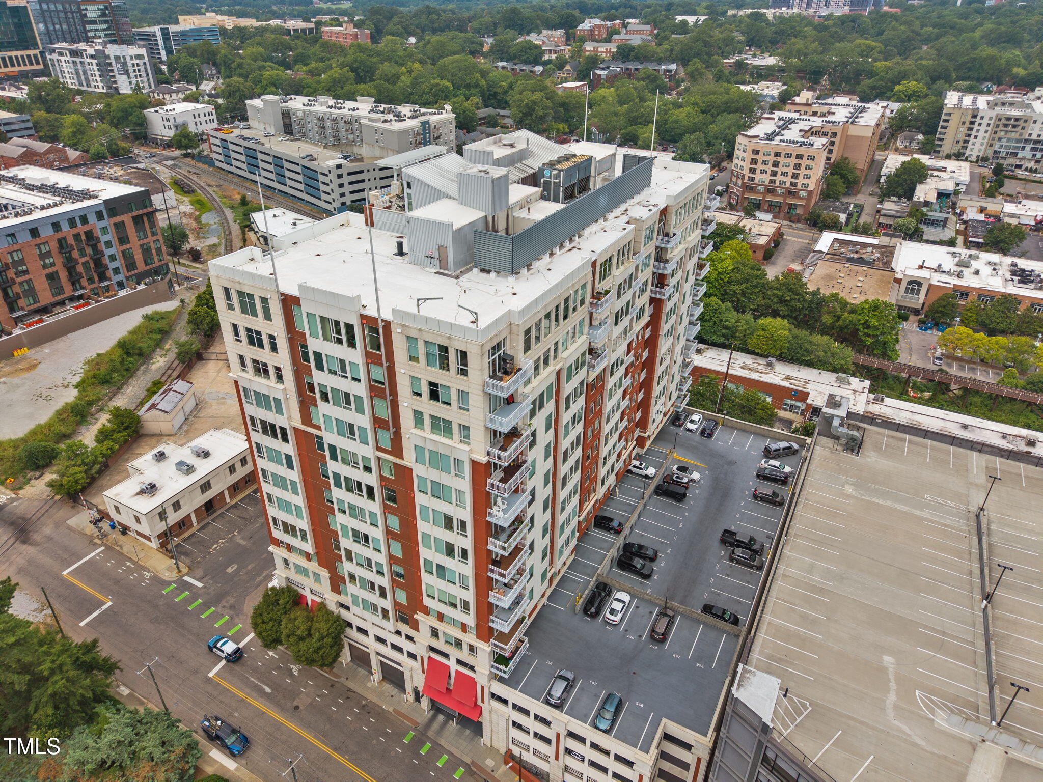 400 West North Street, Unit 1028 Raleigh, NC 27603 - Photo 24 of 37 a large building with a city view