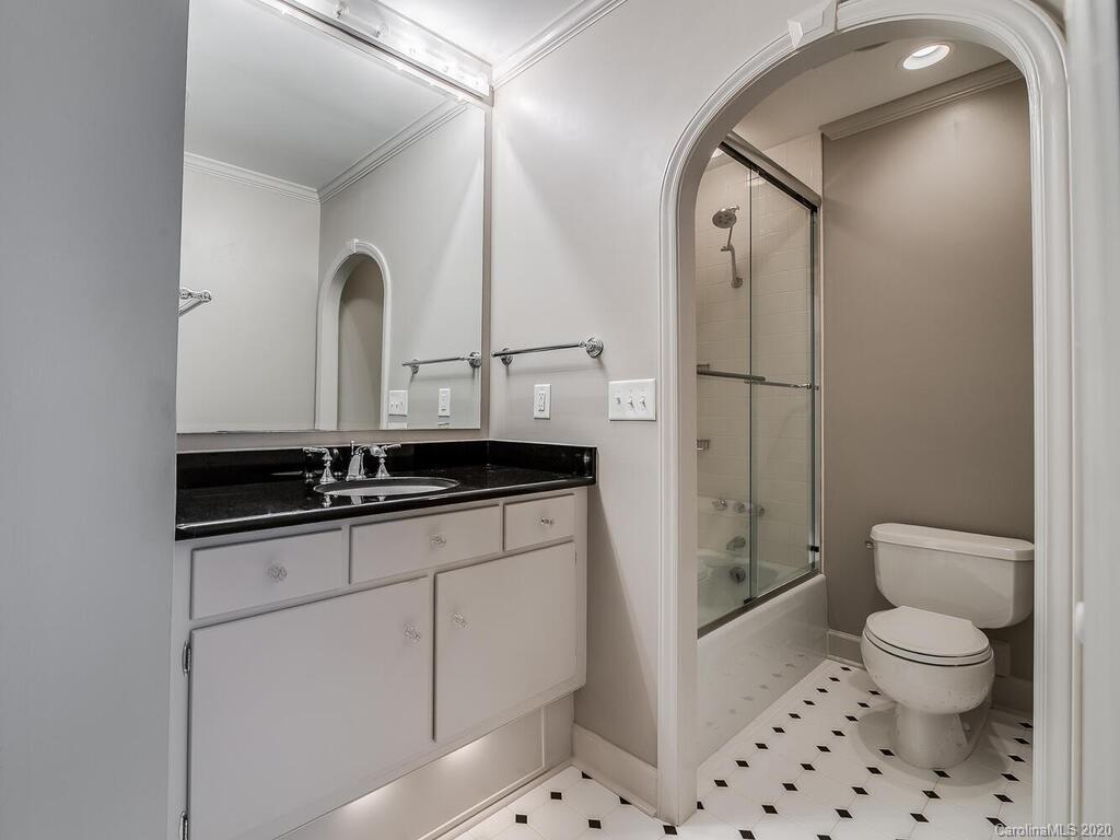 946 Cherokee Road Charlotte, NC 28207 - Photo 17 of 26 Gallery Image 17