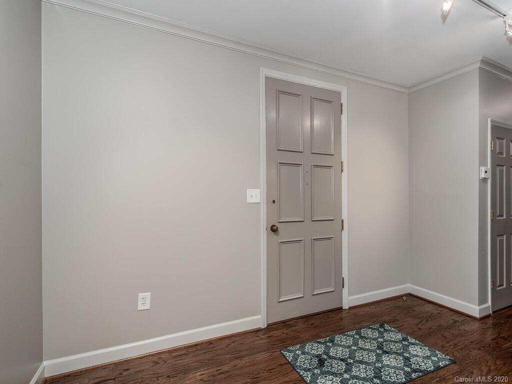 946 Cherokee Road Charlotte, NC 28207 - Photo 3 of 26 Gallery Image 3