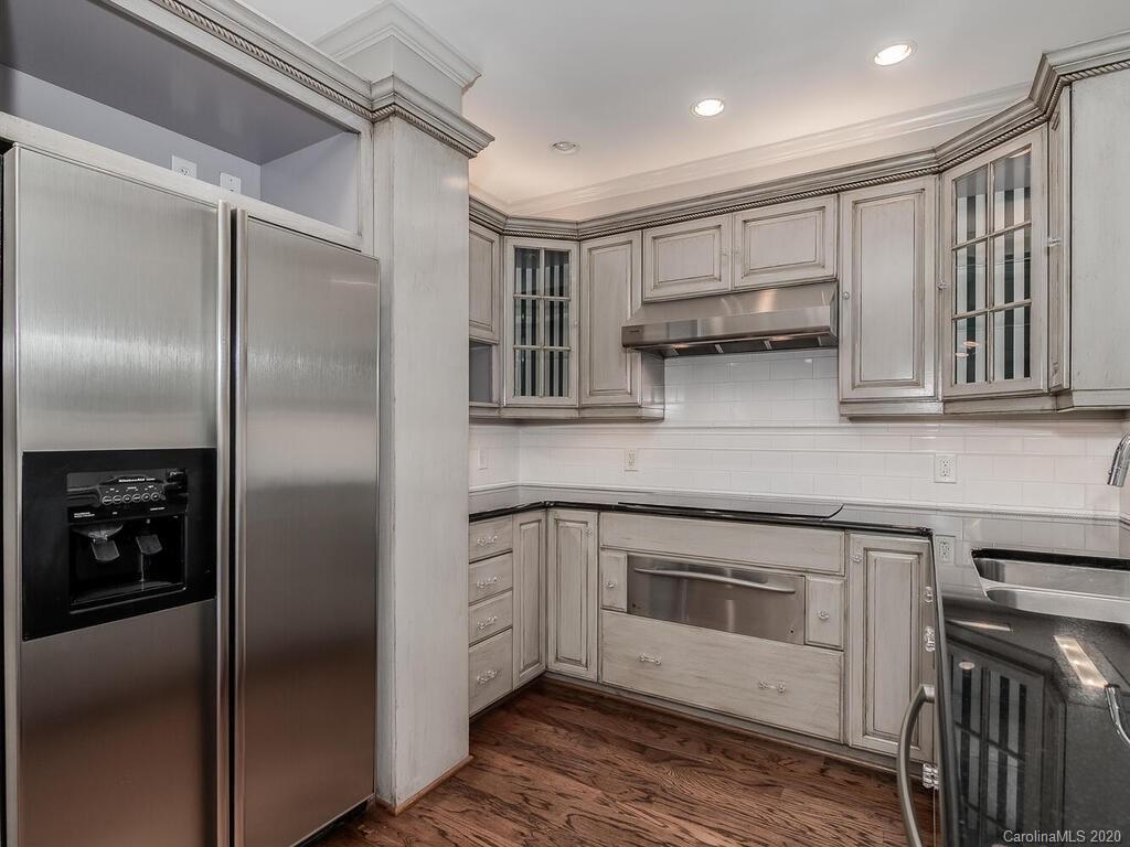 946 Cherokee Road Charlotte, NC 28207 - Photo 6 of 26 Gallery Image 6