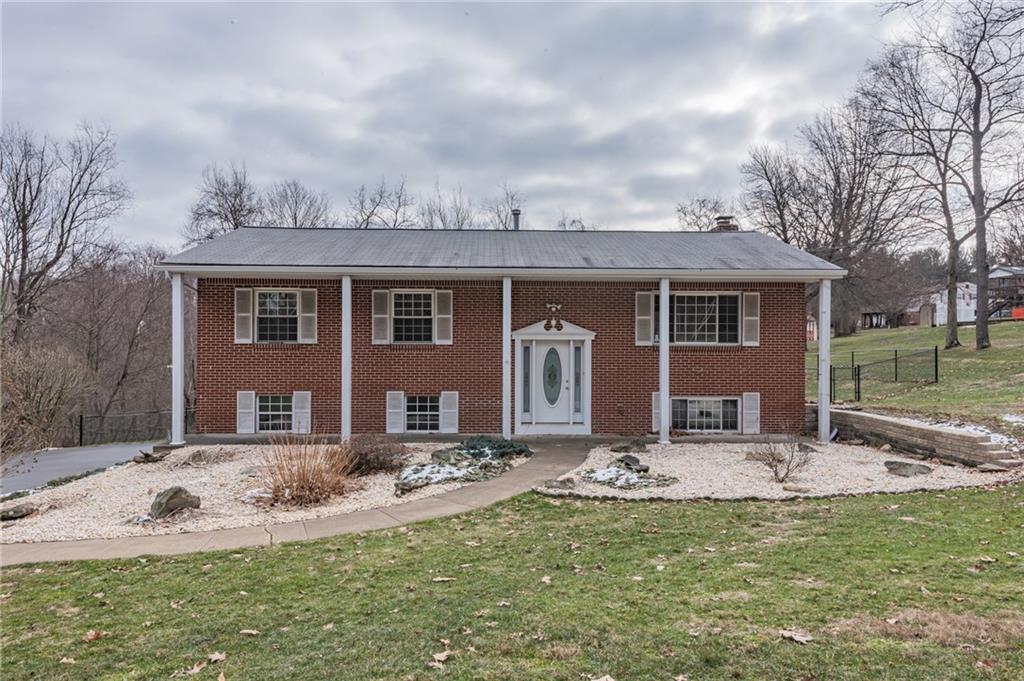 302 Community Park Road Vandergrift, PA 15690 - Photo 2 of 25 Gallery Image 2