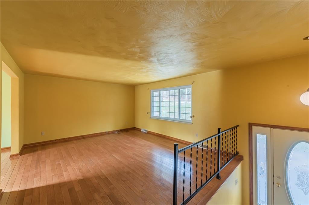 302 Community Park Road Vandergrift, PA 15690 - Photo 3 of 25 Gallery Image 3