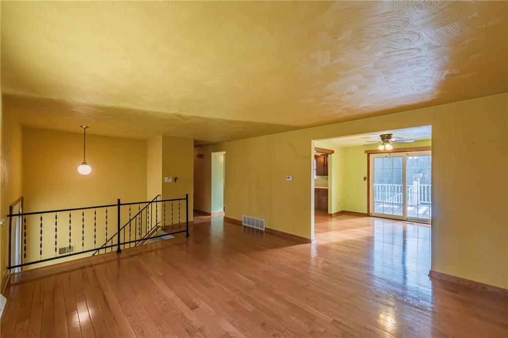 302 Community Park Road Vandergrift, PA 15690 - Photo 4 of 25 Gallery Image 4