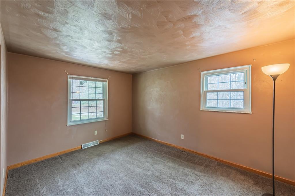 302 Community Park Road Vandergrift, PA 15690 - Photo 10 of 25 Gallery Image 10