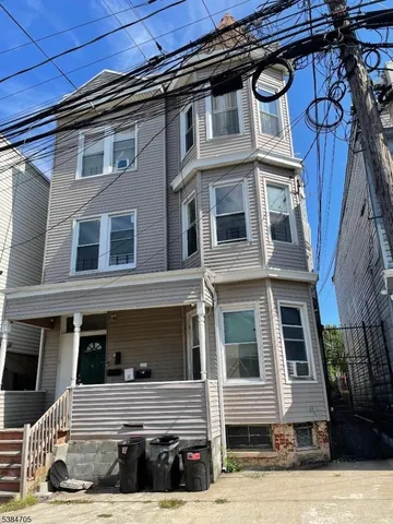 $1,800 | 142 Hudson Street, Unit 2, Newark, NJ 07103