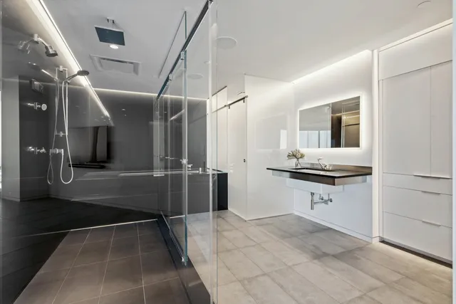 $1,900,000 | 401 North Wabash Avenue, Unit 84F, Chicago, IL 60611