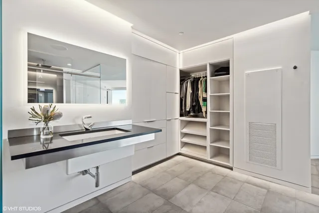 $1,900,000 | 401 North Wabash Avenue, Unit 84F, Chicago, IL 60611