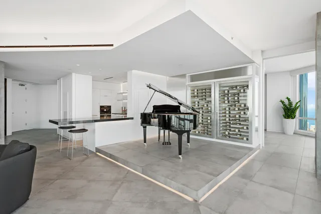 $1,900,000 | 401 North Wabash Avenue, Unit 84F, Chicago, IL 60611