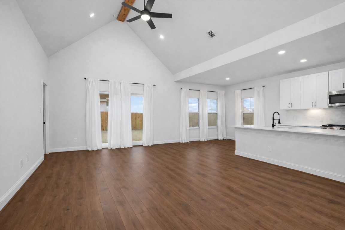 810 South Colbert Street Dayton, TX 77535 - Photo 2 of 7