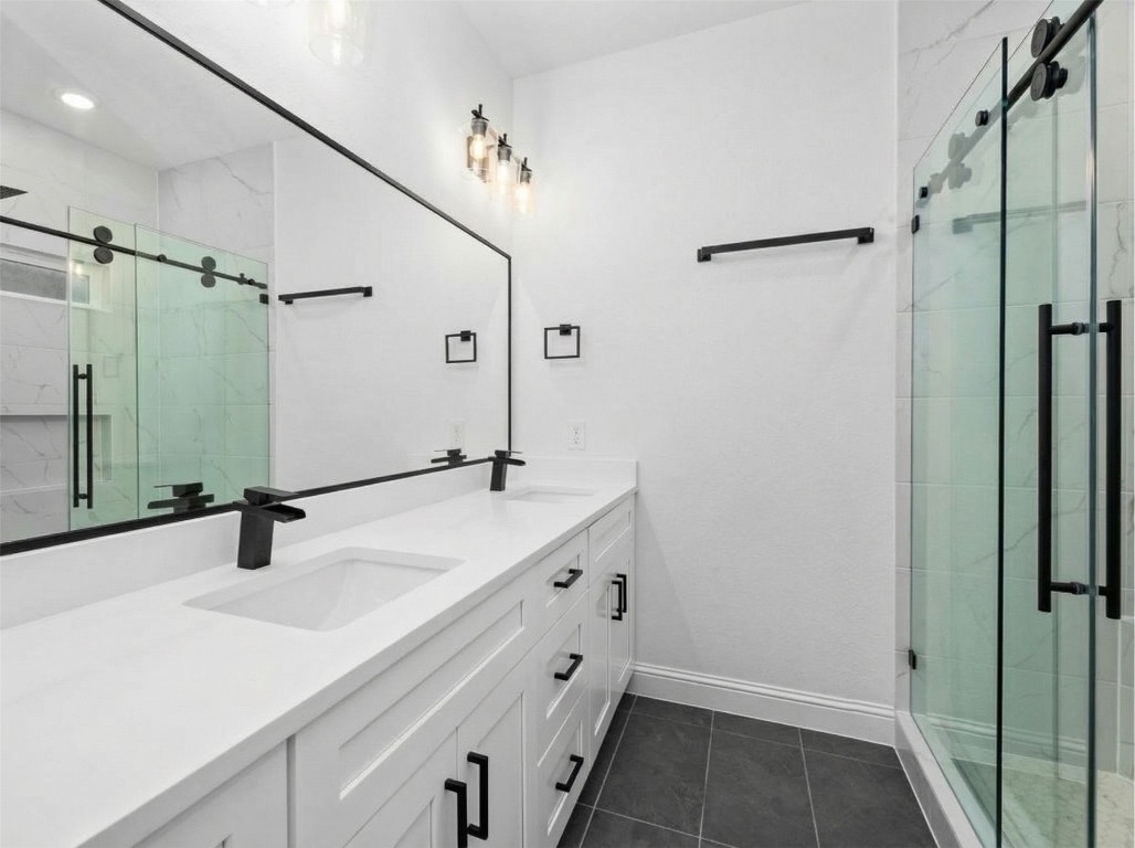 810 South Colbert Street Dayton, TX 77535 - Photo 5 of 7