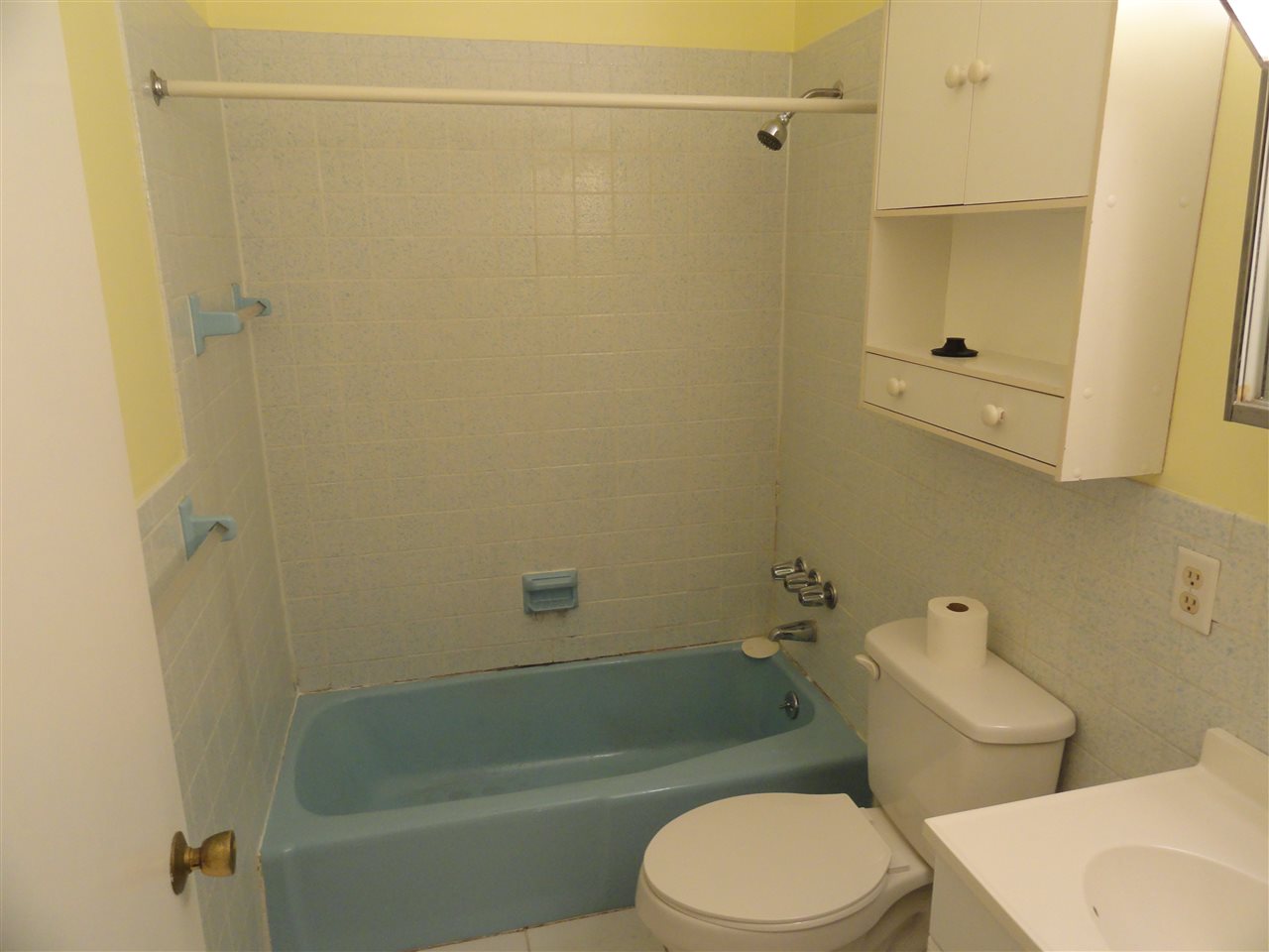 4 Strawberry Bank Road, Unit 21 Nashua, NH 03062 - Photo 12 of 25 Gallery Image 12