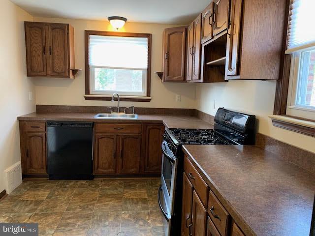 534 Overlook Road Philadelphia, PA 19128 - Photo 12 of 25 Eat In Kitchen
