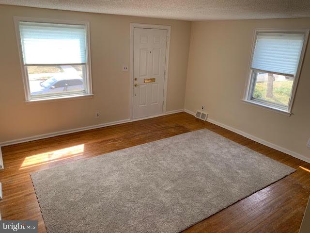 534 Overlook Road Philadelphia, PA 19128 - Photo 7 of 25 Living Room