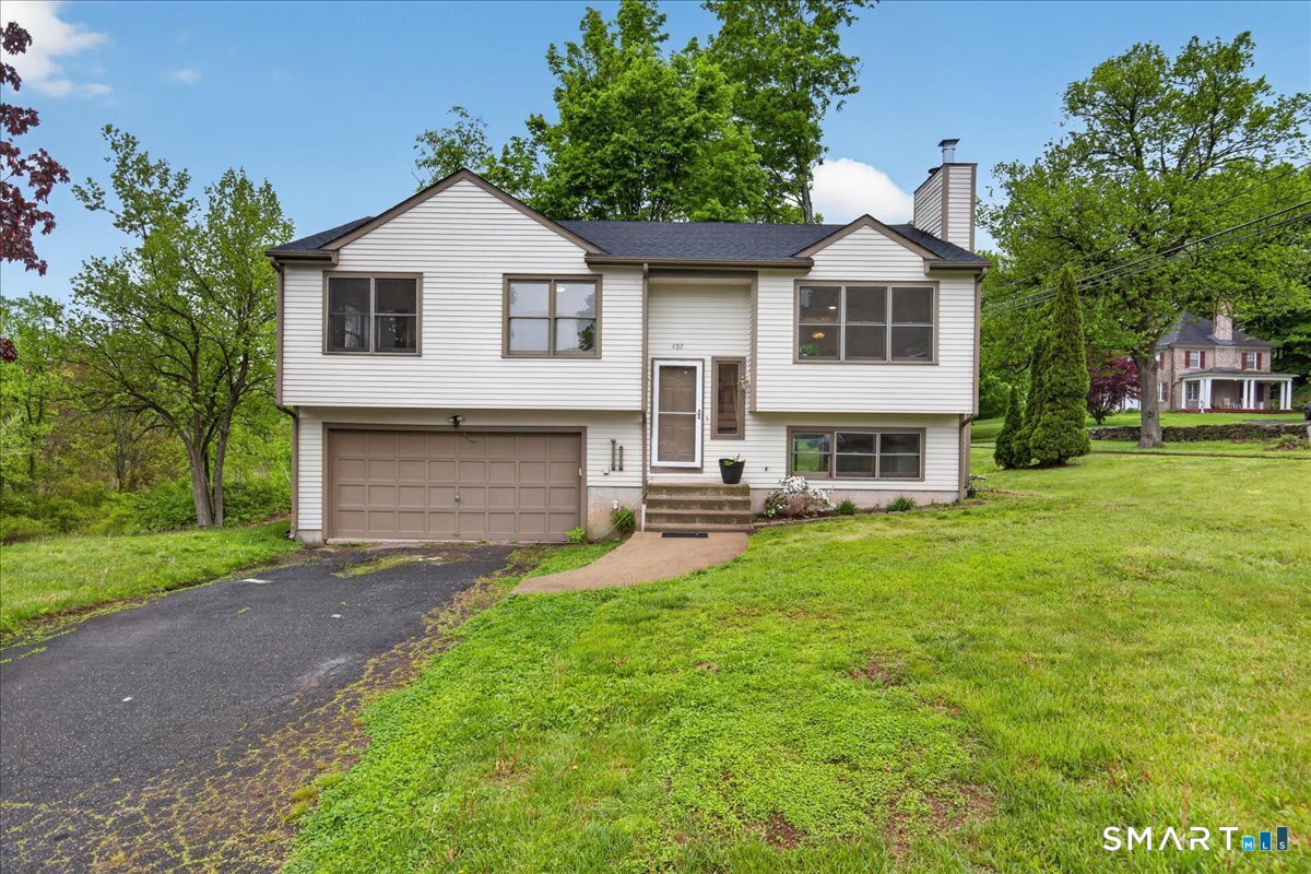 492 Long Hill Road Middletown, CT 06457 - Photo 2 of 40