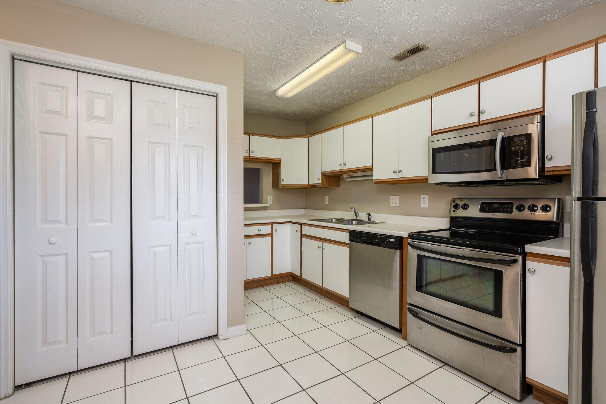 807 Swadley Road, Unit 4 Johnson City, TN 37601 - Photo 16 of 27 DSC00978-Edit